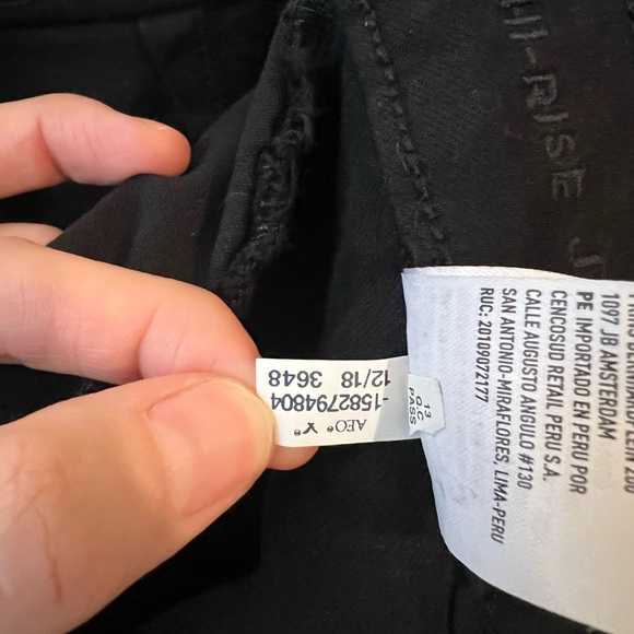 American Eagle Super Hi-Rise Jeggings with Button Details - Picture 9 of 14